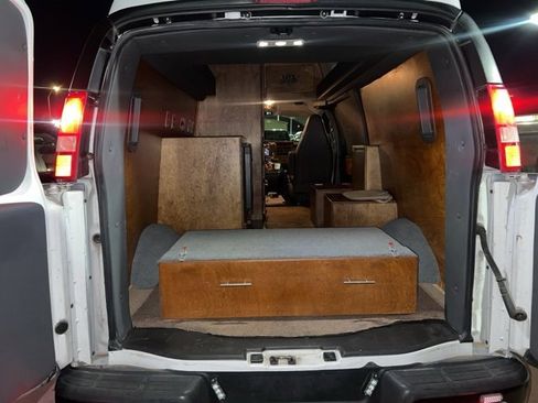 Used 2017 Chevrolet Express 2500 Work Van image 5