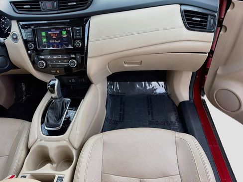Used 2019 Nissan Rogue SL w/ Premium Package FWD image 17