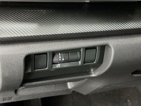 Used 2024 Subaru Crosstrek 2.0i Premium image 17