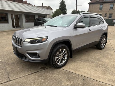Used 2020 Jeep Cherokee Latitude Plus w/ Comfort/Convenience Group AWD/4WD image 2