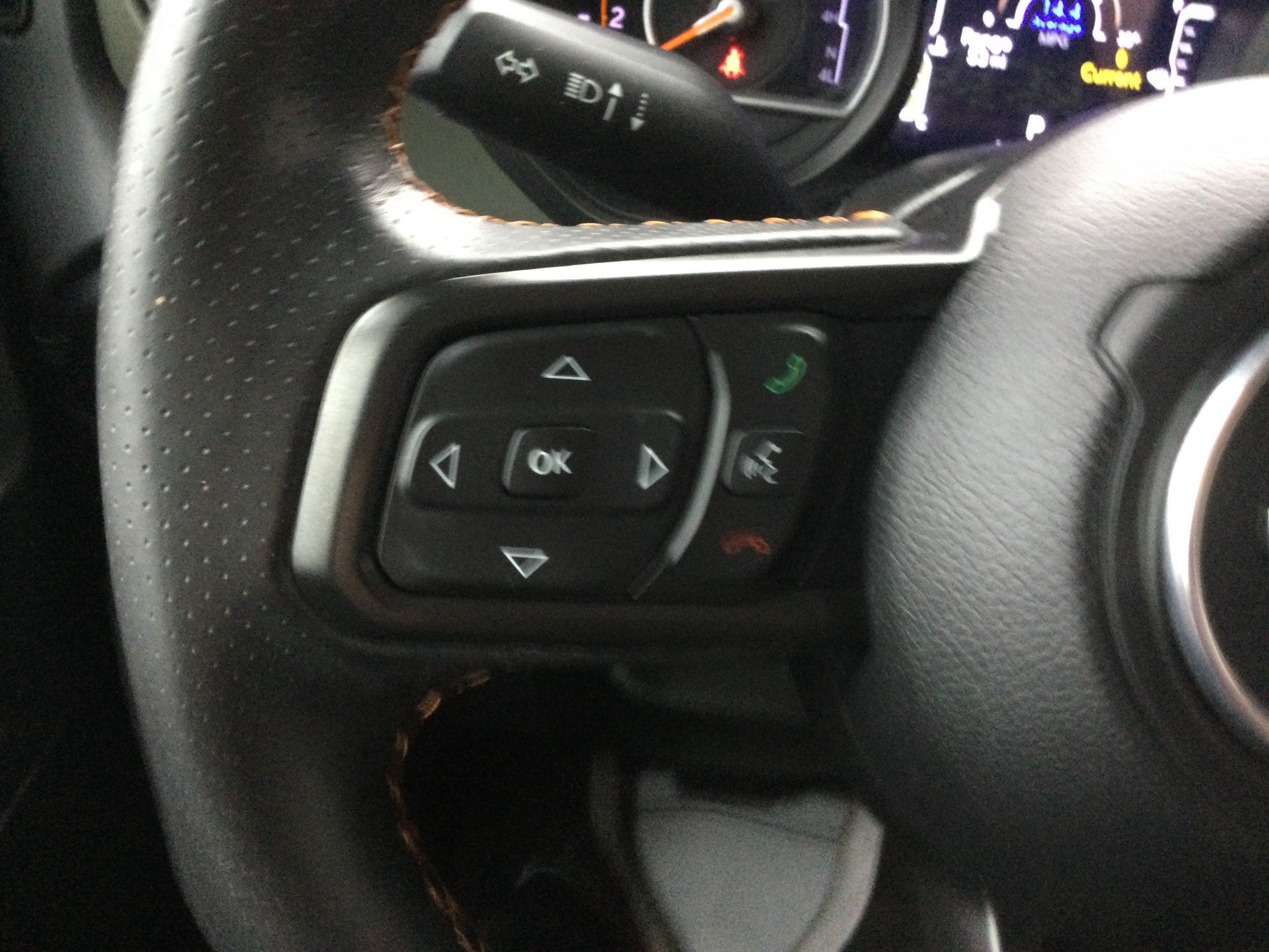 Used 2024 Jeep Gladiator Mojave w/ Technology Group AWD/4WD image 19