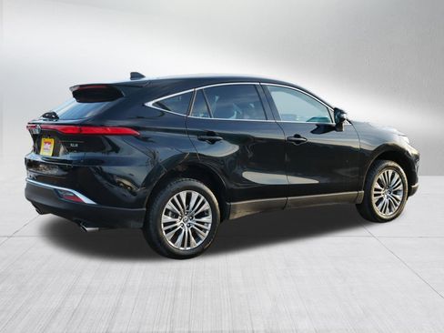 Used 2024 Toyota Venza XLE image 12