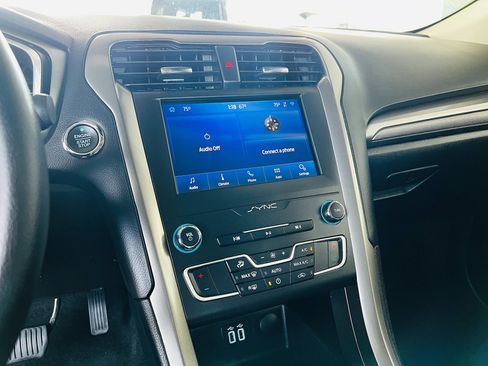 Used 2020 Ford Fusion SE image 15