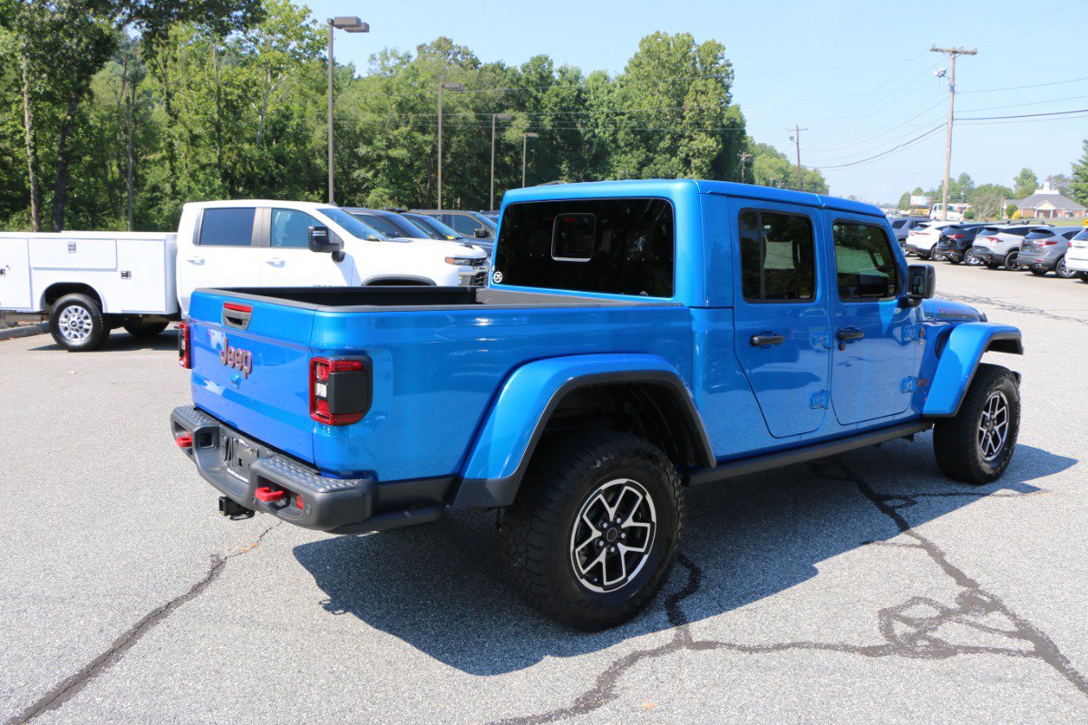 Used 2025 Jeep Gladiator Rubicon AWD/4WD image 8