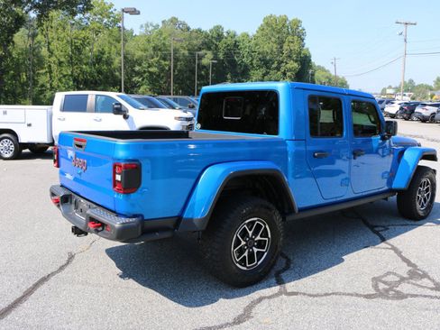 Used 2025 Jeep Gladiator Rubicon AWD/4WD image 8