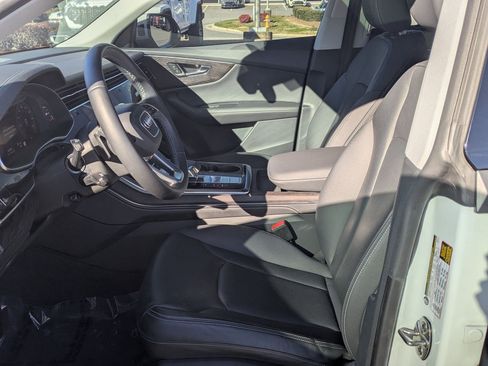 Used 2023 Audi Q8 Prestige w/ Prestige Package image 21