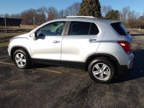 Used 2018 Chevrolet Trax LT w/ LT Convenience Package image 12
