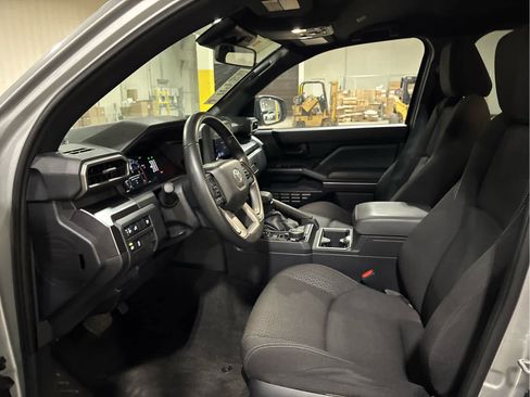 Certified 2025 Toyota 4Runner SR5 AWD/4WD image 9