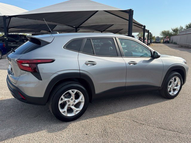 Used 2026 Chevrolet Trax LS w/ LS Convenience Package FWD image 6