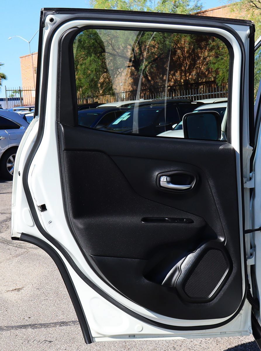 Used 2020 Jeep Renegade Latitude w/ Popular Equipment Group FWD image 32
