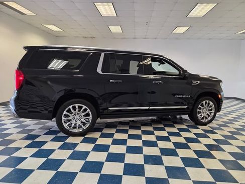 Used 2023 GMC Yukon XL Denali w/ Denali Reserve Package AWD/4WD image 9