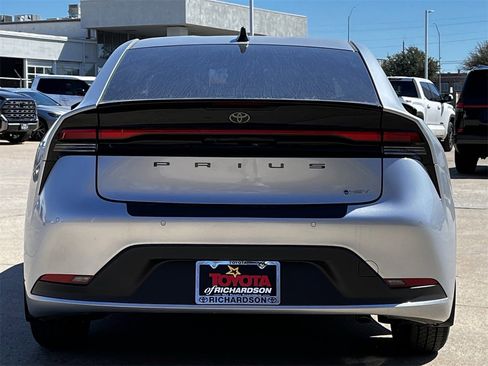 New 2026 Toyota Prius LE image 5