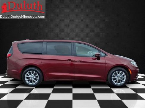 Used 2022 Chrysler Pacifica Touring-L w/ S Appearance Package image 6