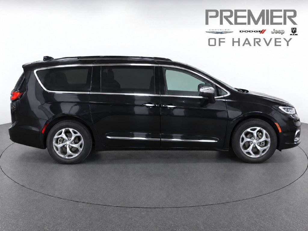 Used 2023 Chrysler Pacifica Limited FWD image 8
