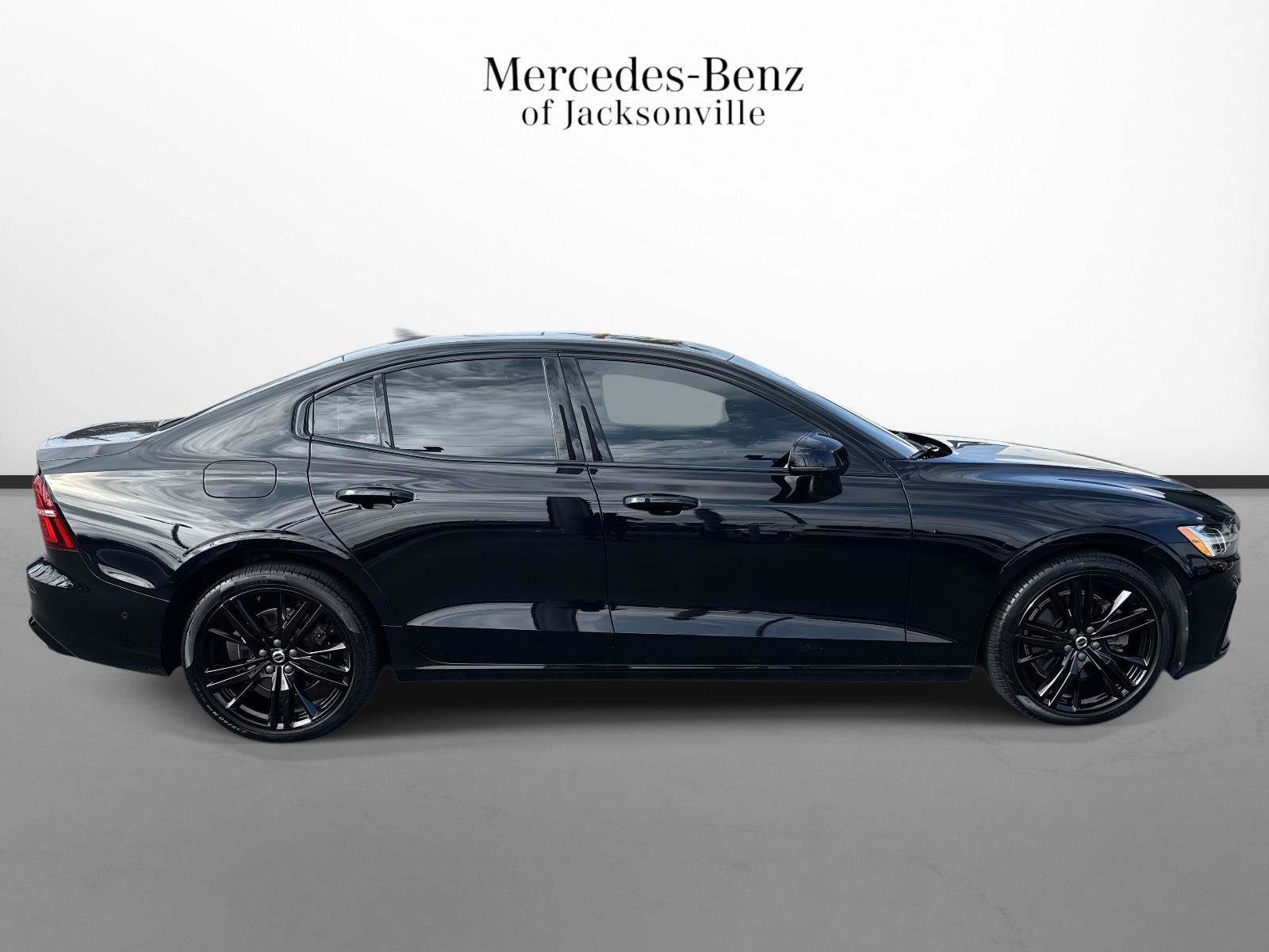 Used 2024 Volvo S60 B5 Plus FWD image 2
