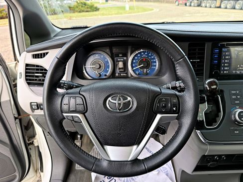 Used 2016 Toyota Sienna XLE w/ Outdoor Package image 11