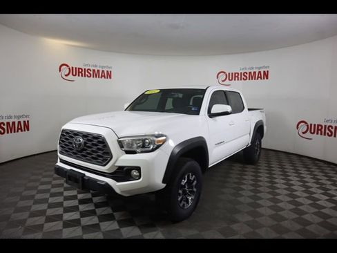Used 2022 Toyota Tacoma TRD Off-Road AWD/4WD image 3