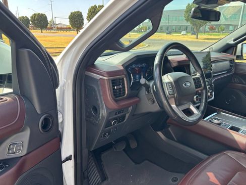 Used 2024 Ford Expedition Limited RWD image 38