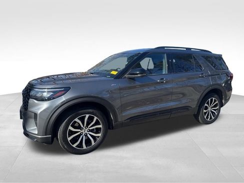 Used 2025 Ford Explorer ST-Line image 2