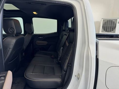 Used 2023 GMC Canyon Denali image 19