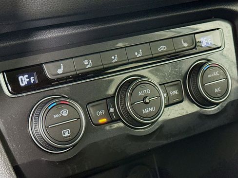 Used 2021 Volkswagen Tiguan SE w/ Panoramic Sunroof Package AWD/4WD image 19