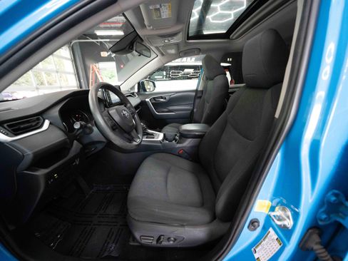 Used 2019 Toyota RAV4 XLE FWD image 9