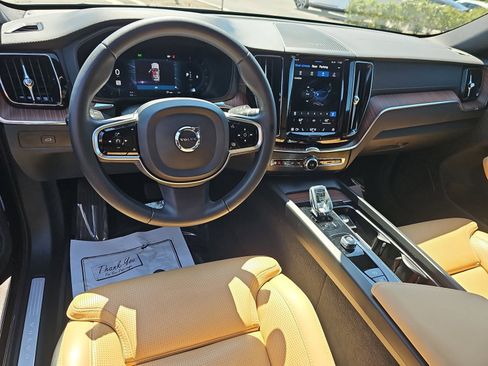 Used 2023 Volvo XC60 B5 Ultimate w/ Protection Package Premier image 17