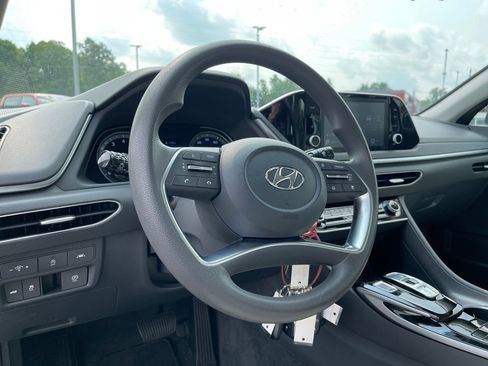 Used 2023 Hyundai Sonata SE w/ Cargo Package FWD image 11