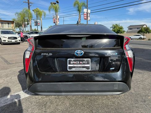 Used 2016 Toyota Prius Two w/ Preferred Accessory Package FWD image 5