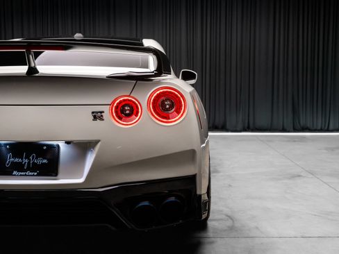 Used 2015 Nissan GT-R Premium AWD/4WD image 36