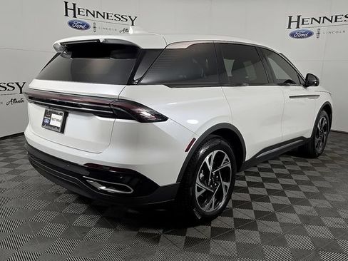 Used 2026 Lincoln Nautilus Premier AWD/4WD image 4