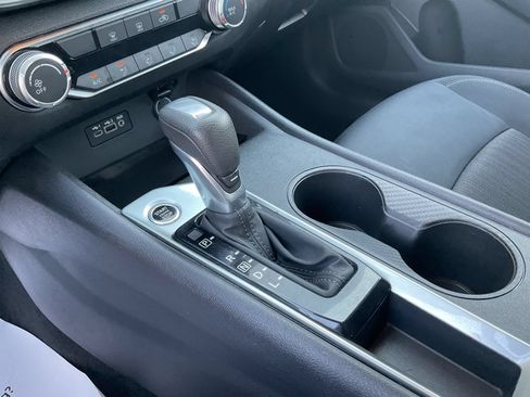 Used 2025 Nissan Altima 2.5 SV FWD image 18
