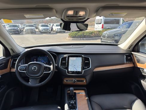 Used 2024 Volvo XC90 B5 Plus w/ Protection Package Premier image 13
