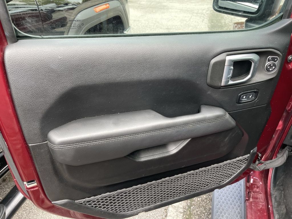 Used 2021 Jeep Wrangler Unlimited Sahara AWD/4WD image 4