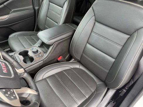 Used 2023 GMC Acadia Denali image 16