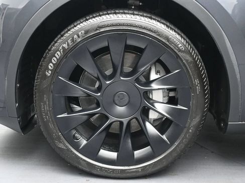 Used 2024 Tesla Model Y 2WD image 41