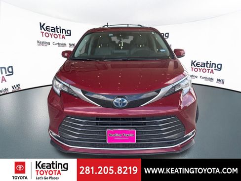 Used 2023 Toyota Sienna Limited image 7