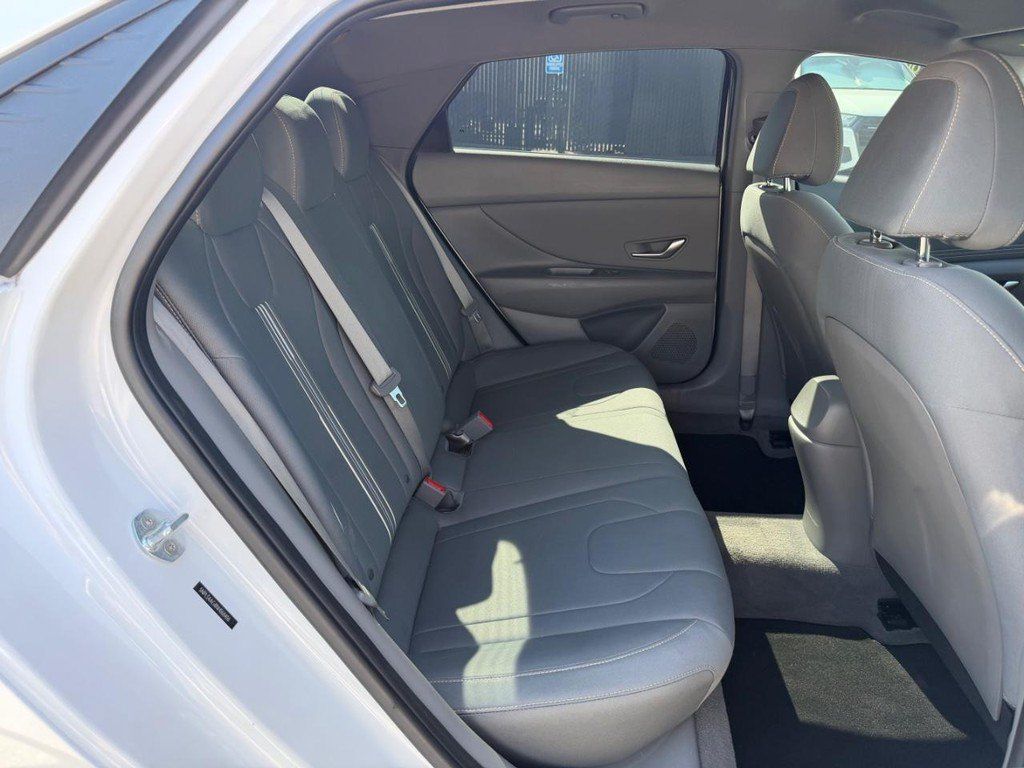 Used 2022 Hyundai Elantra SEL w/ Convenience Package FWD image 38