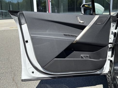 Used 2025 BMW iX xDrive50 image 18