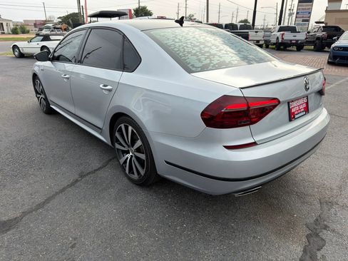 Used 2018 Volkswagen Passat GT FWD image 3