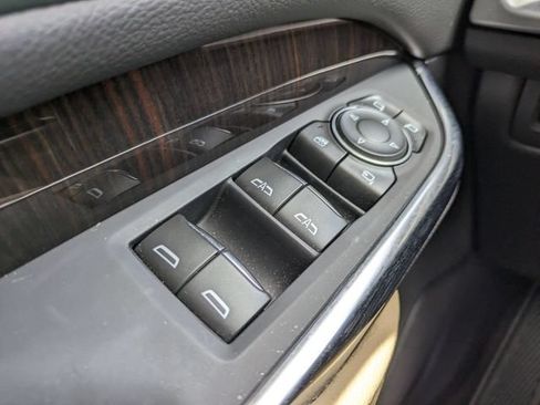 Used 2025 Cadillac XT4 Premium Luxury w/ Cold Weather Package FWD image 21