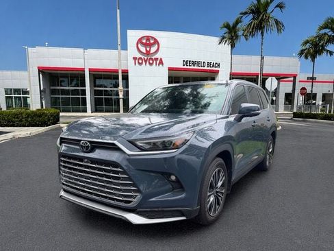 Used 2024 Toyota Grand Highlander AWD Hybrid image 3