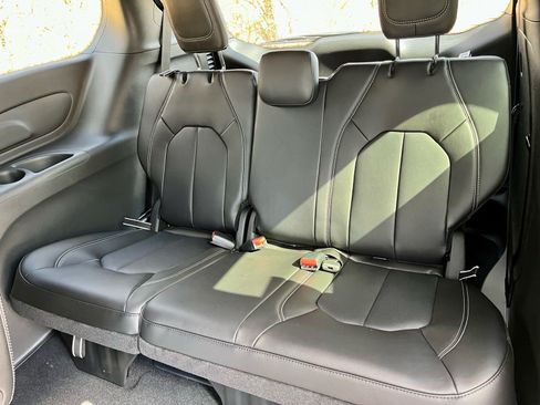 New 2026 Chrysler Pacifica Select w/ S Appearance Package FWD image 22
