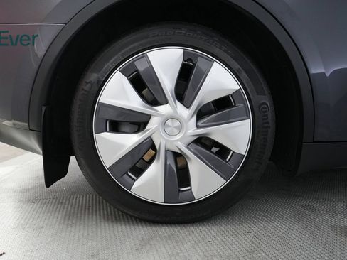 Used 2024 Tesla Model Y Long Range AWD/4WD image 22
