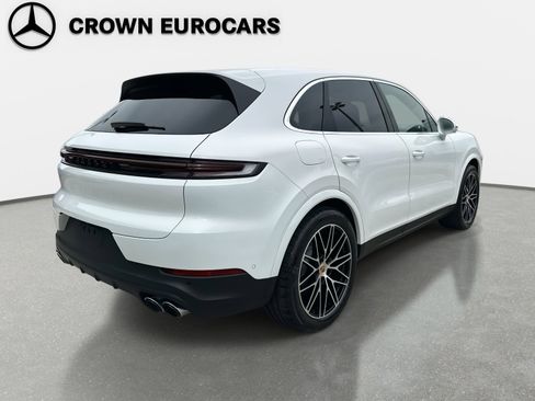 Used 2024 Porsche Cayenne Base image 4