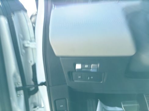 Used 2022 Land Rover Range Rover Evoque R-Dynamic SE image 14