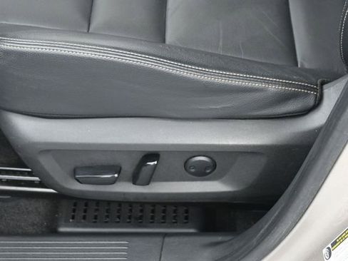 Used 2021 Nissan Rogue SL w/ Premium Package image 11