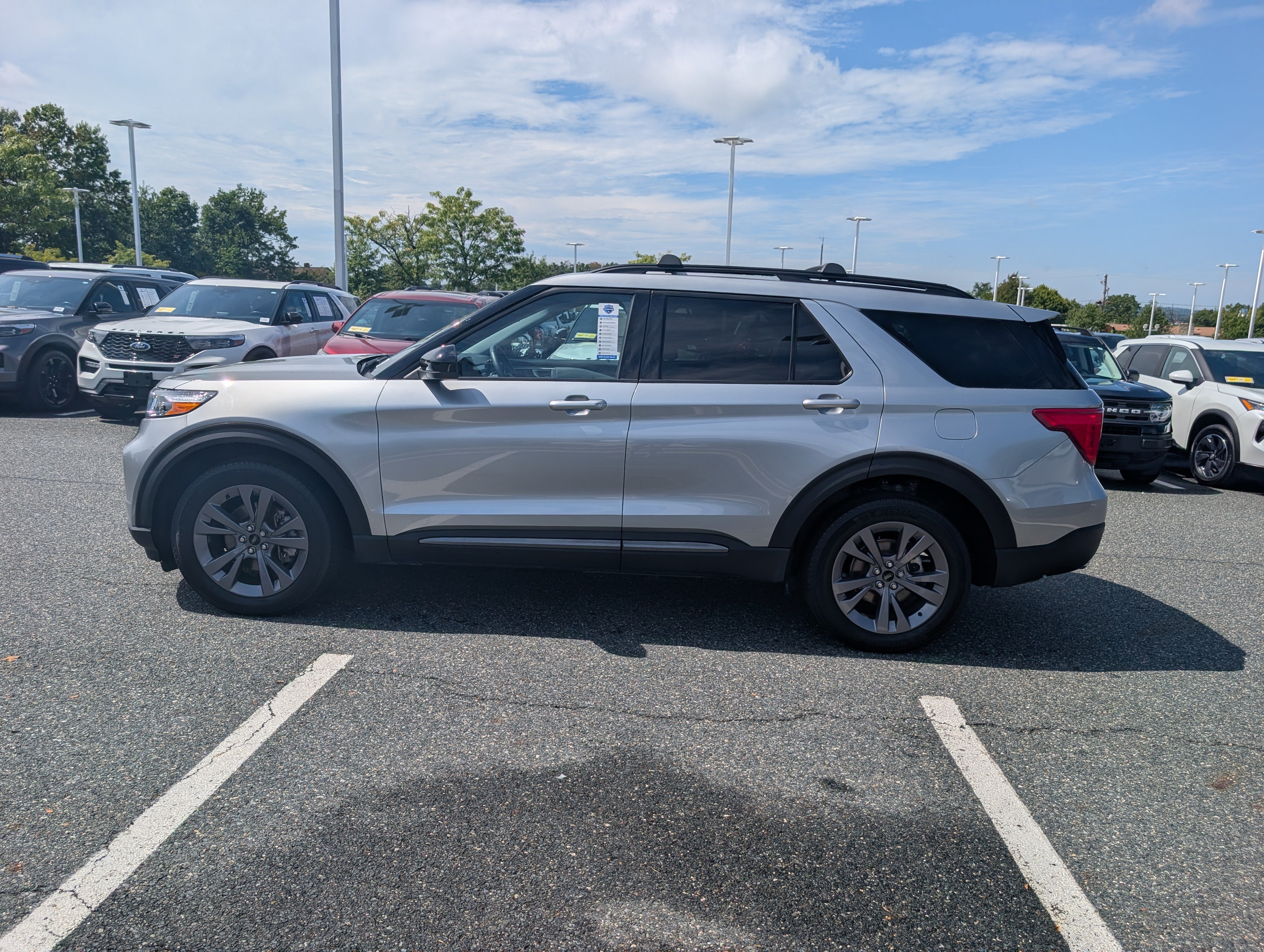 Certified 2024 Ford Explorer XLT w/ Equipment Group 202A AWD/4WD image 7