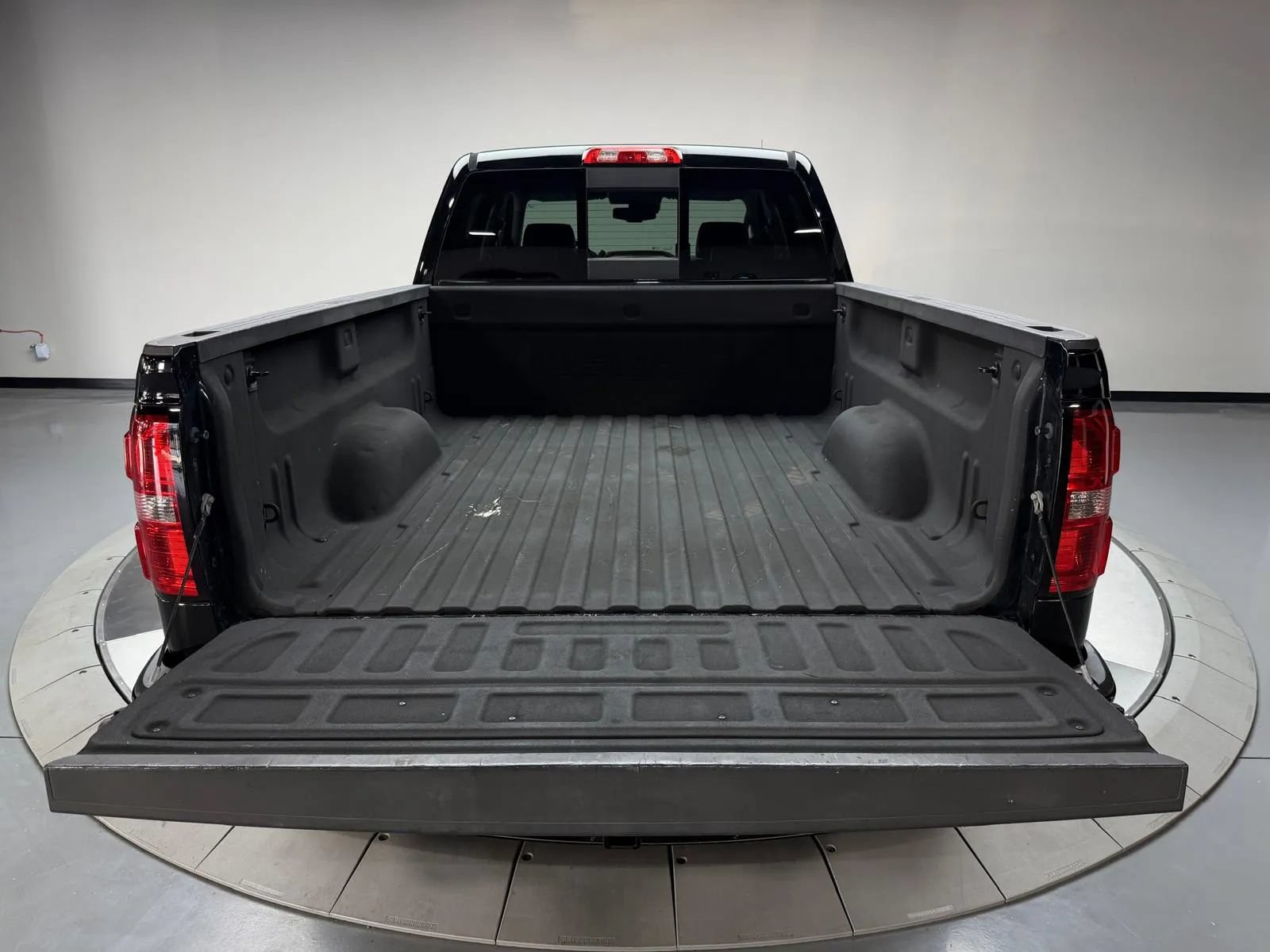 Used 2015 GMC Sierra 1500 Denali w/ Driver Alert Package AWD/4WD image 12
