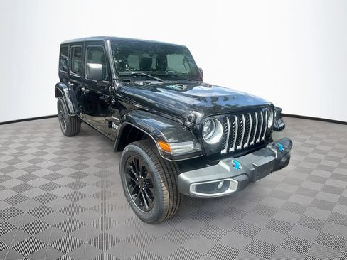 Used 2023 Jeep Wrangler Unlimited Sahara w/ Cold Weather Group AWD/4WD image 4